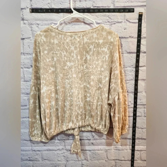 Vintage Havana leopard print, crew neck, cropped blouse with a tie front Sz S - Picture 3 of 7